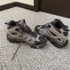 Woman’s Merrell Waterproof Hiking Boots size 8